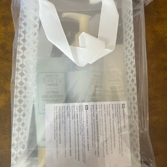 Mary Kay Satin Hands Pampering Set - Picture 2 of 2